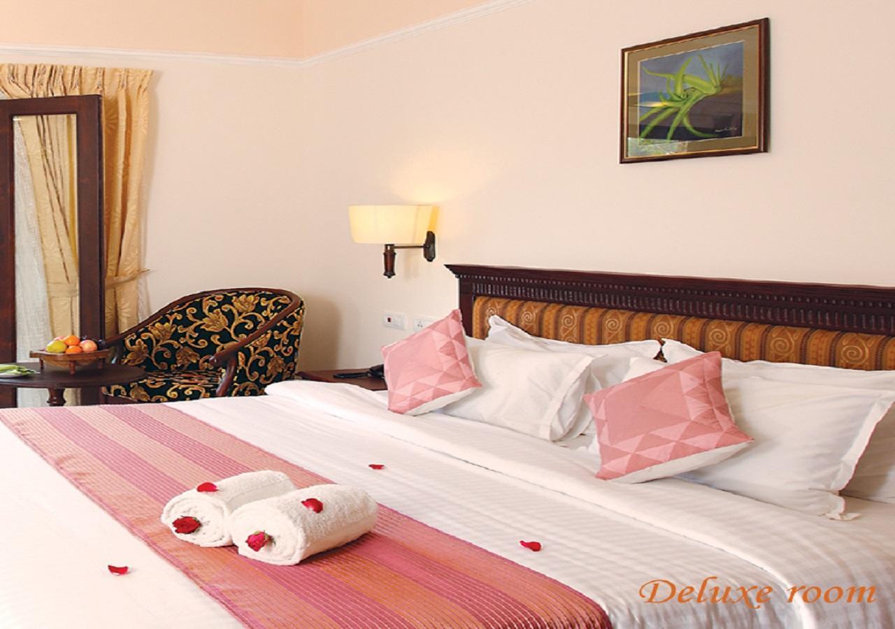 Grand Thekkady Hotel Kumily ภายนอก รูปภาพ