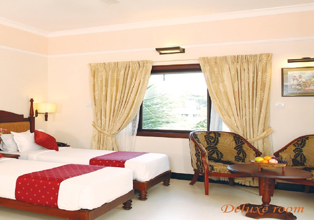 Grand Thekkady Hotel Kumily ภายนอก รูปภาพ